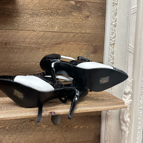 Pleaser Spectator Oxford Pumps – Black & White Patent – Size 10 - Picture 6 of 6